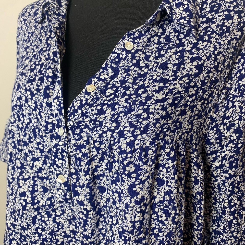Fame Forever Blue Floral Button-Up Blouse Flowy Sleeves Cropped Women’s Large - Picture 4 of 5